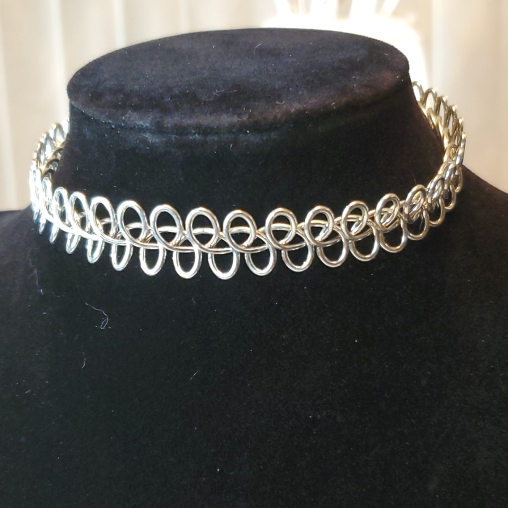 ✅️SILVER TONE ORNATE CHOKER - Picture 1 of 4